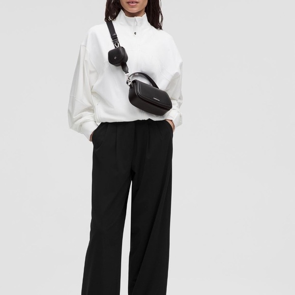 Lululemon-Leather Alternative Mini Bag 1.2L-Black-NWT - Picture 4 of 13